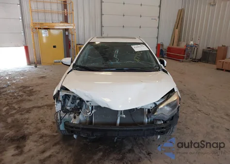 2015 Toyota Corolla S Premium z USA, uszkodzony, nr VIN 5YFBURHE4FP365734